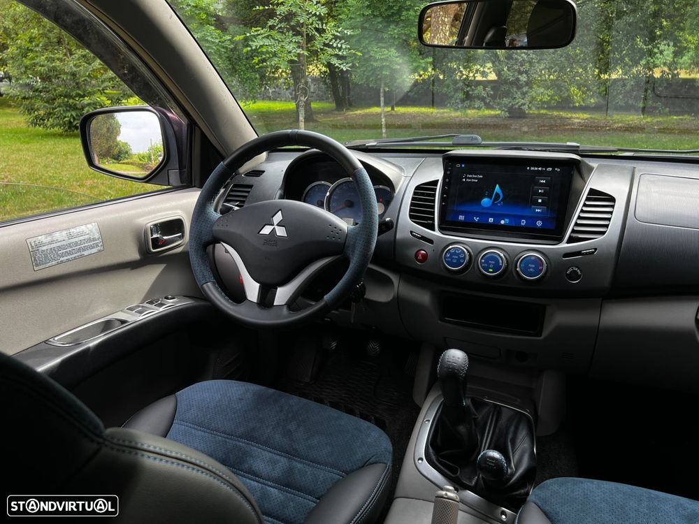 Mitsubishi L200 Pick Up 4x4 Intense Cabine Dupla - 25