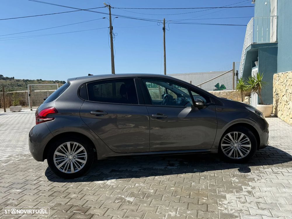 Peugeot 208 1.2 PureTech Signature - 12