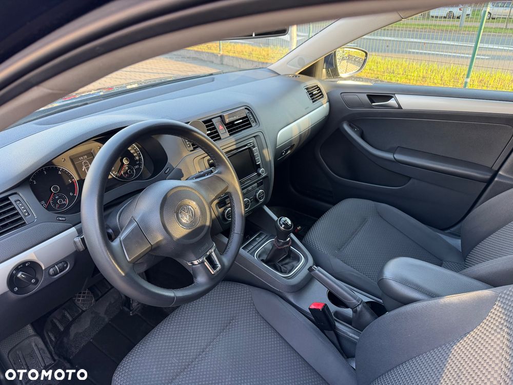 Volkswagen Jetta 1.6 TDI Trendline - 5