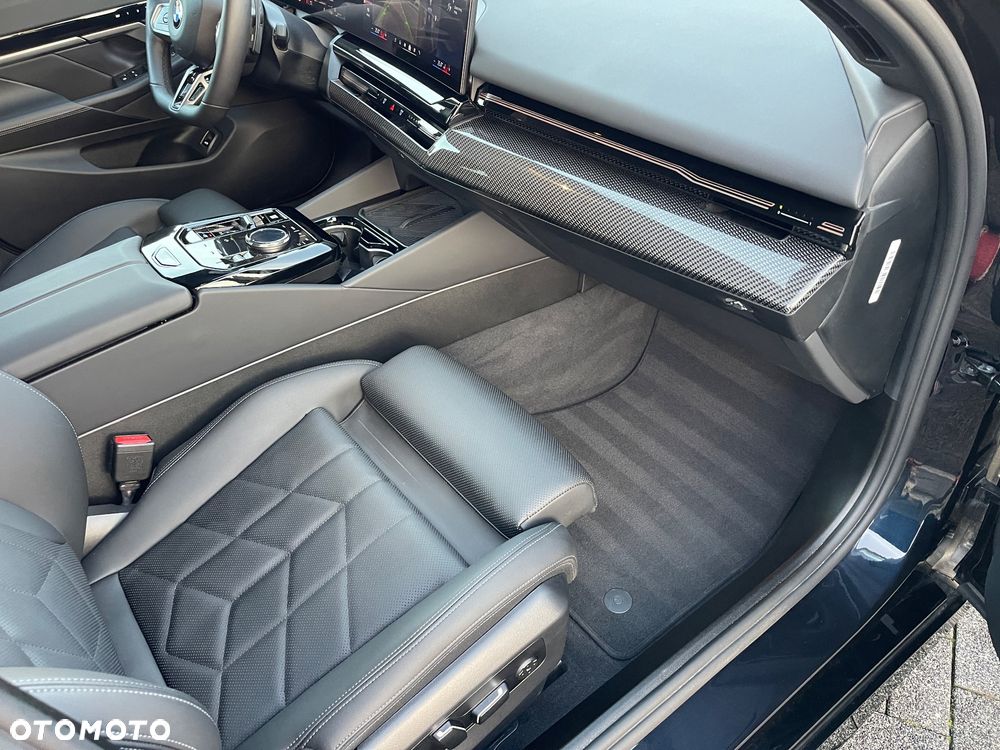 BMW Seria 5 520i mHEV M Sport - 23