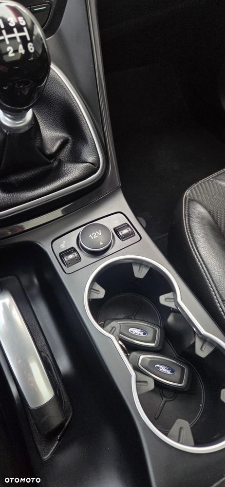 Ford Kuga 2.0 TDCi 2x4 Titanium - 29