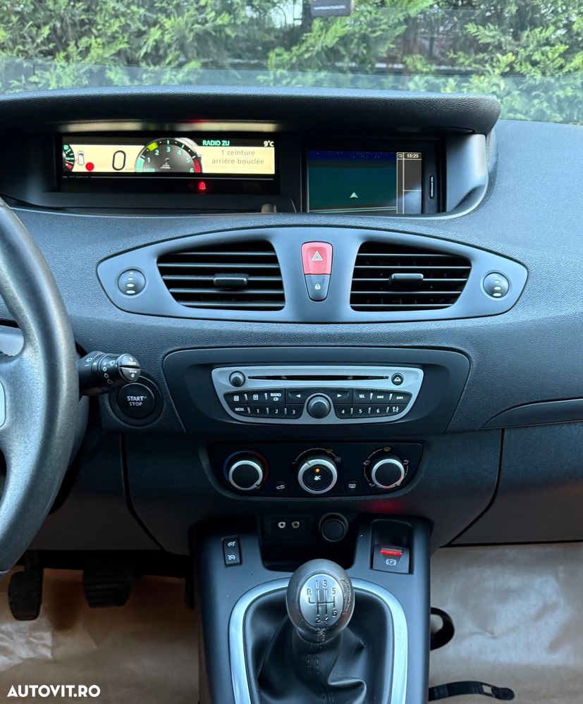 Renault Grand Scenic - 17