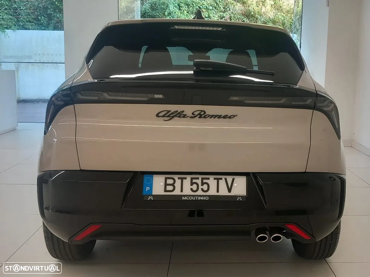 Alfa Romeo Junior 1.2 Intensa Q4 eDCT6 - 6