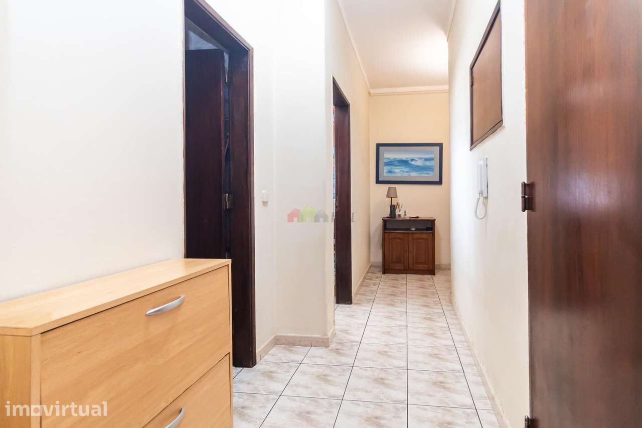Apartamento T2 com Vista Rio na Avª do Bocage - Barreiro - Grande imagem: 4/23