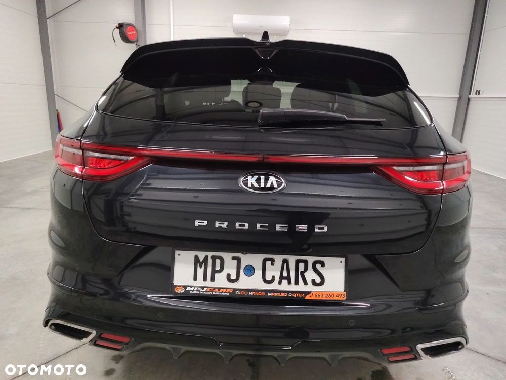 Kia ProCeed 1.6 T-GDI GT DCT - 11