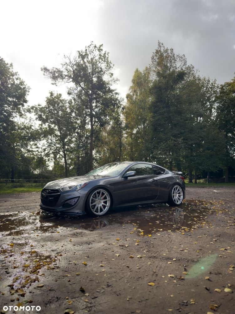 Hyundai Genesis Coupe - 2