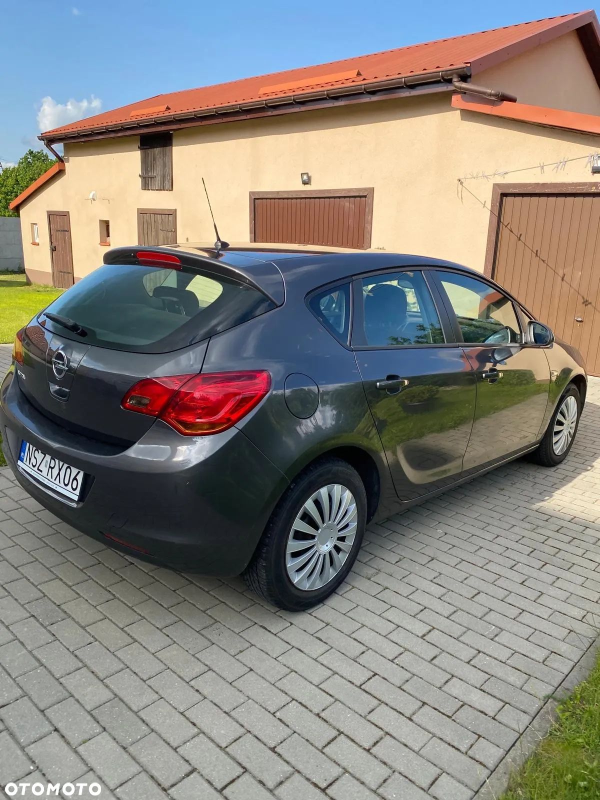 Opel Astra IV 1.6 Essentia - 1