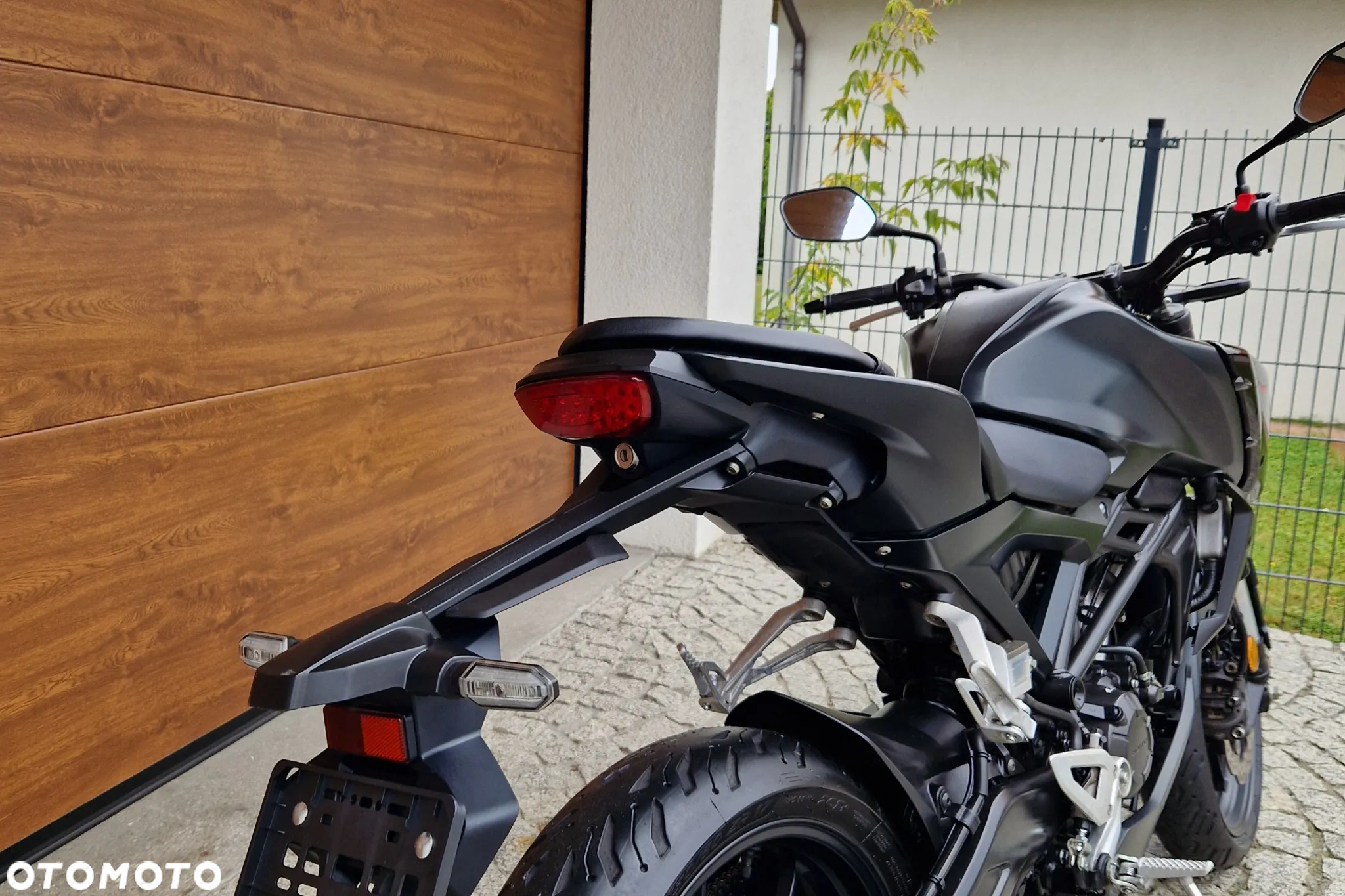Honda CB - 12