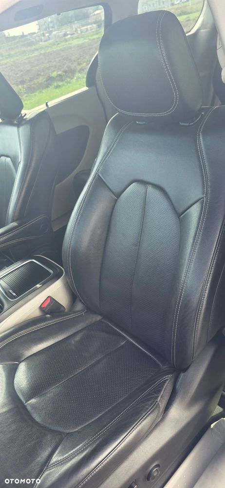 Chrysler Pacifica - 33