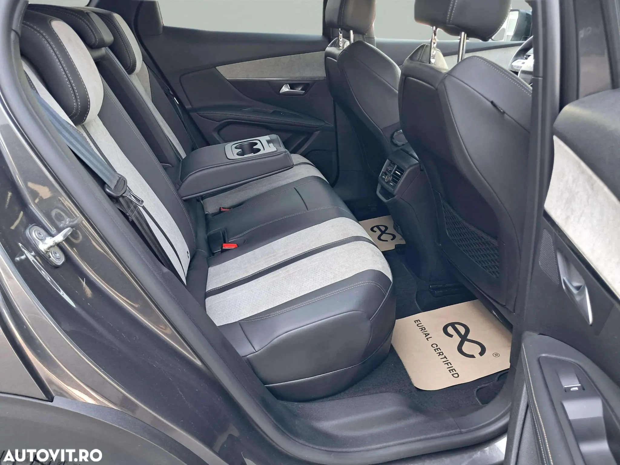 Peugeot 3008 PHEV 225 EAT8 GT - 8