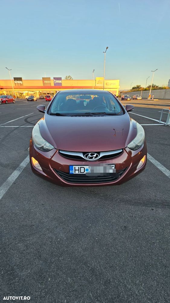Hyundai Elantra - 2