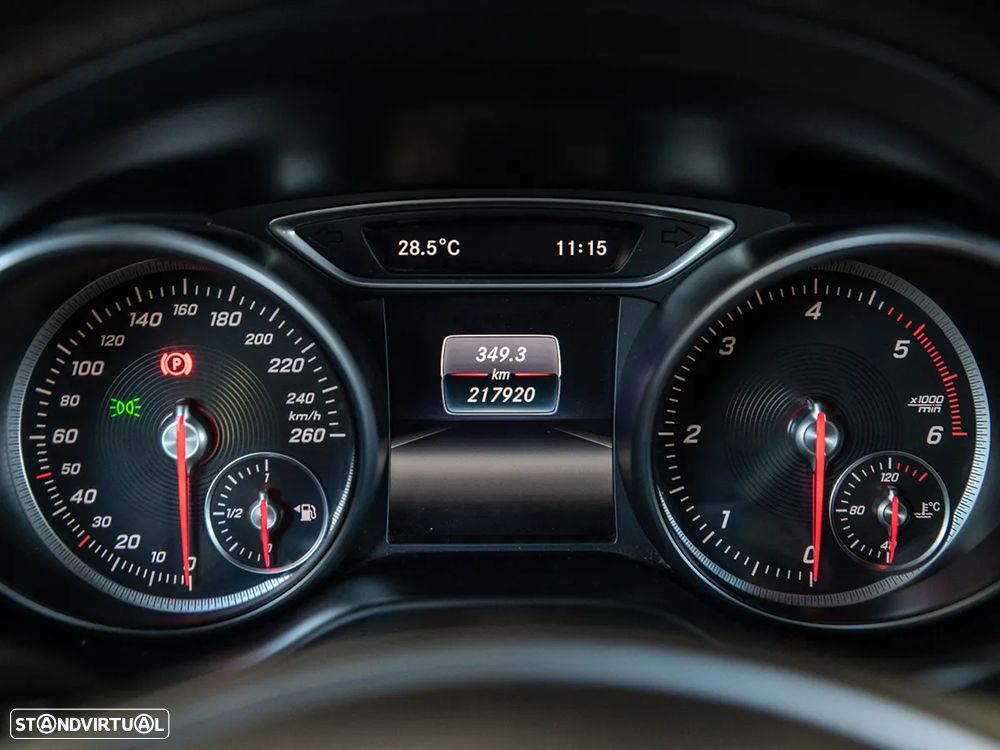 Mercedes-Benz CLA 200 d Shooting Brake AMG Line - 15