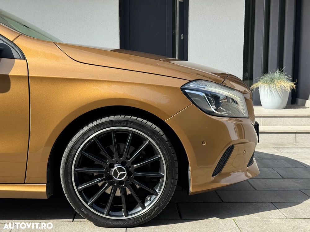 Mercedes-Benz A 180 7G-DCT AMG Line - 12