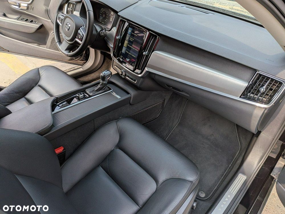 Volvo V90 D5 SCR AWD Momentum Pro - 19