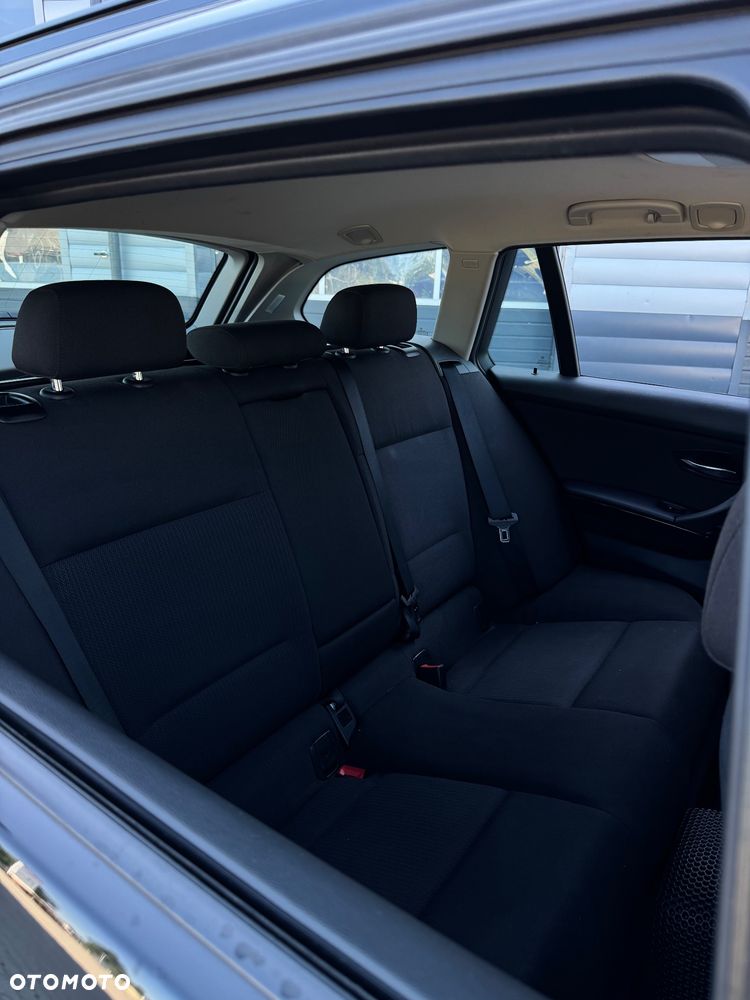 BMW Seria 3 318d - 14