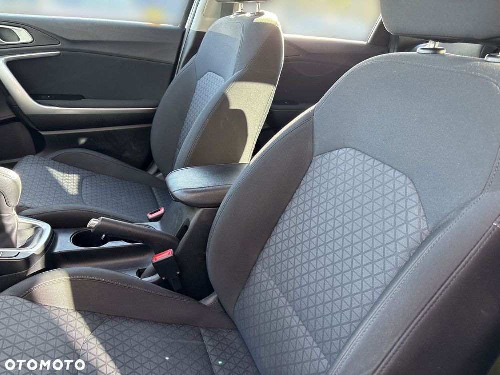 Kia Ceed - 11