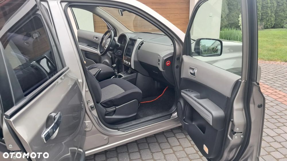 Nissan X-Trail 2.0 dCi 4x4 DPF LE - 17