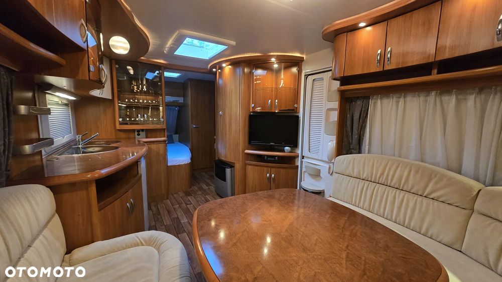 Hobby 560 Excelsior Mover Solar TV/DVD Radio Hi-Fi Isabella Łazienka / WC - 1