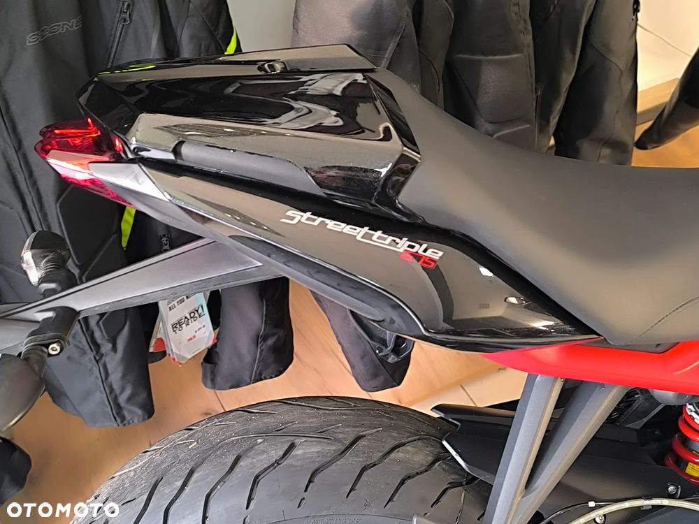 Triumph Street Triple - 10