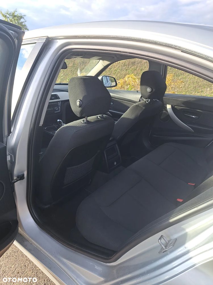 BMW Seria 3 318d - 17