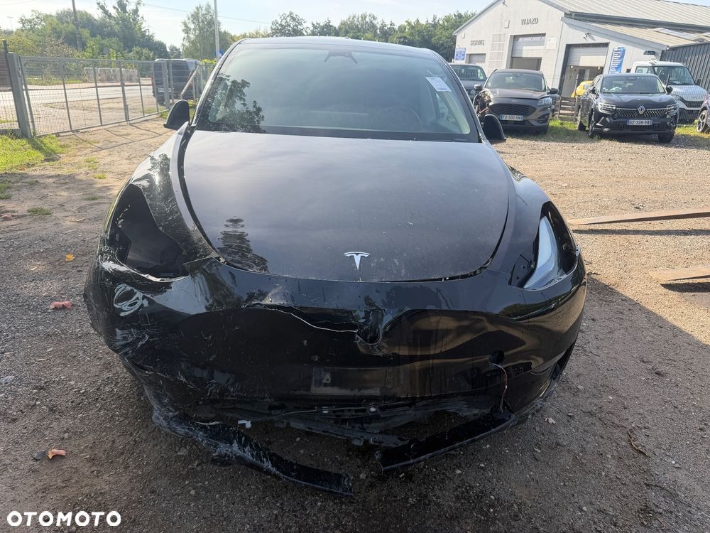 Tesla Model Y Long Range AWD - 3