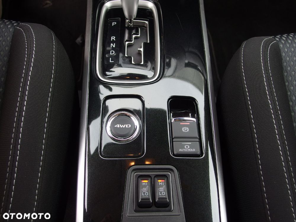 Mitsubishi Outlander 2.0 Instyle + 4WD CVT - 19