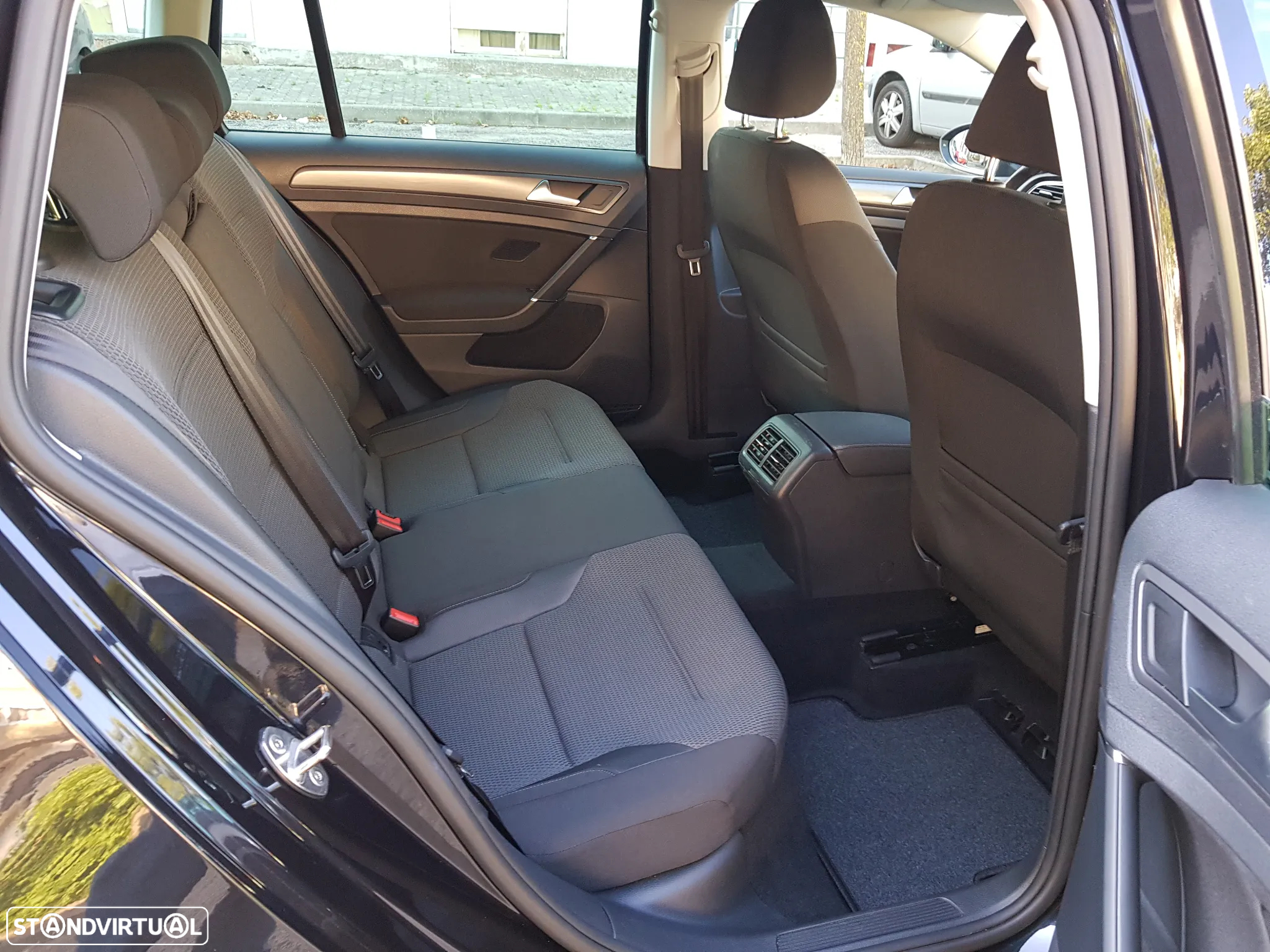 VW Golf Variant 1.6 TDi Confortline - 37