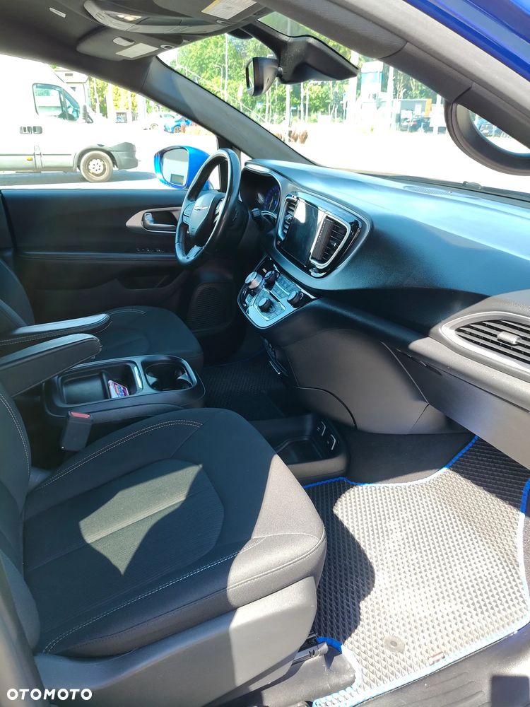 Chrysler Pacifica - 10