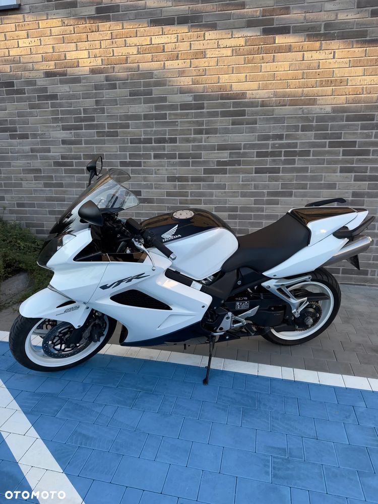Honda VFR - 14