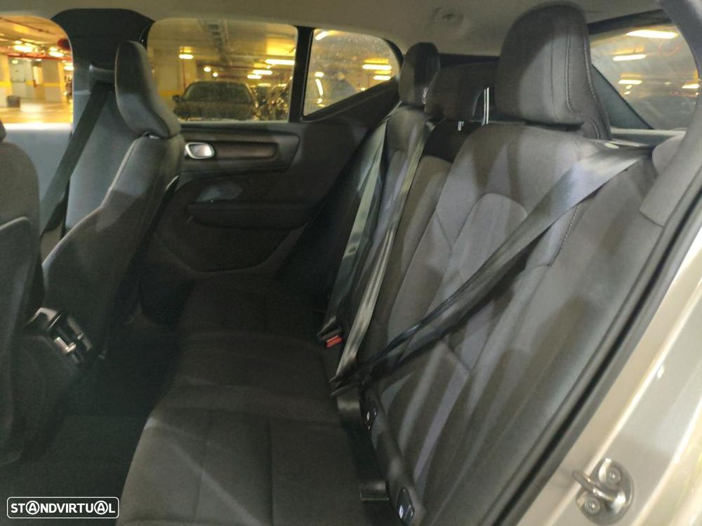 Volvo XC 40 2.0 B3 Essential - 9