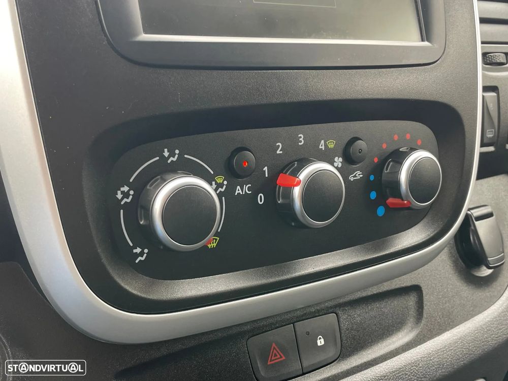 Renault Trafic 2.0 dCi IVA Dedutível - 27