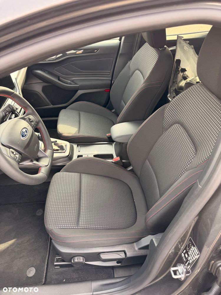 Ford Focus 1.0 EcoBoost Hybrid ST-LINE - 12