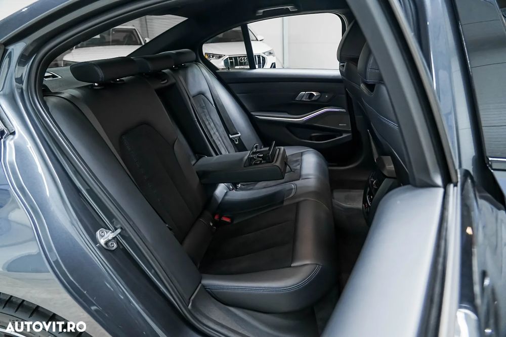 BMW Seria 3 320i AT - 11