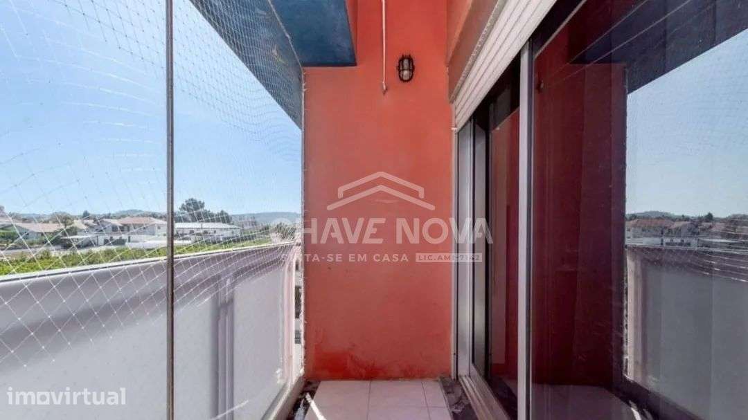 LA-Apartamento T2 com Varandas, Elevador e Lugar de Garagem S.M. Feira - Grande imagem: 4/24