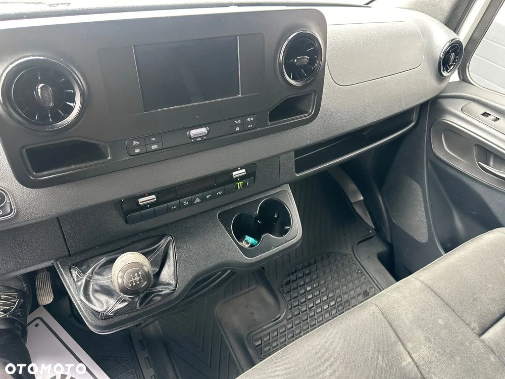 Mercedes-Benz SPRINTER - 29