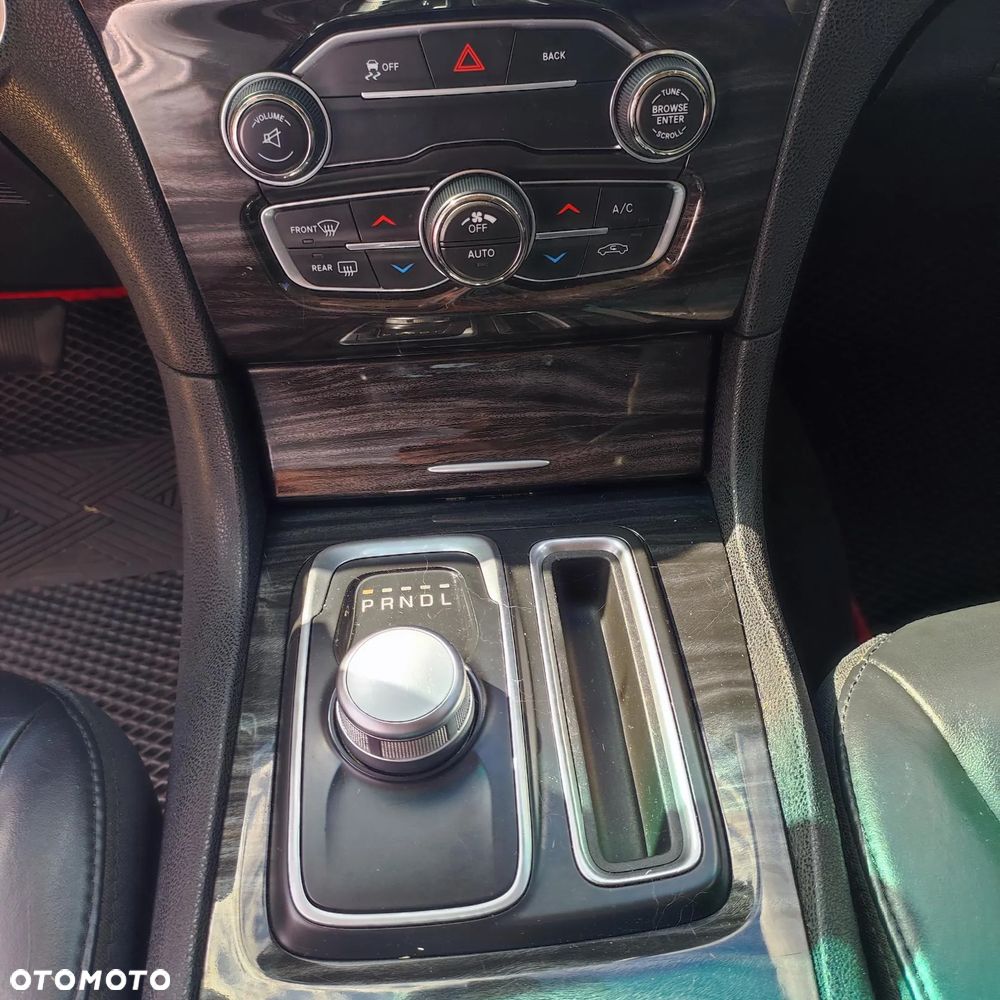 Chrysler 300C - 15