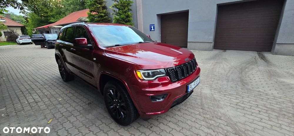 Jeep Grand Cherokee - 32
