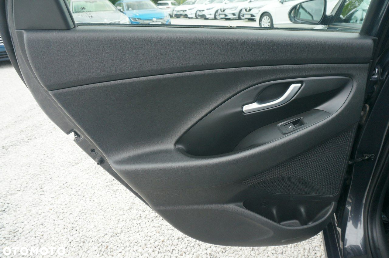 Hyundai i30 1.6 D Classic + DCT - 22
