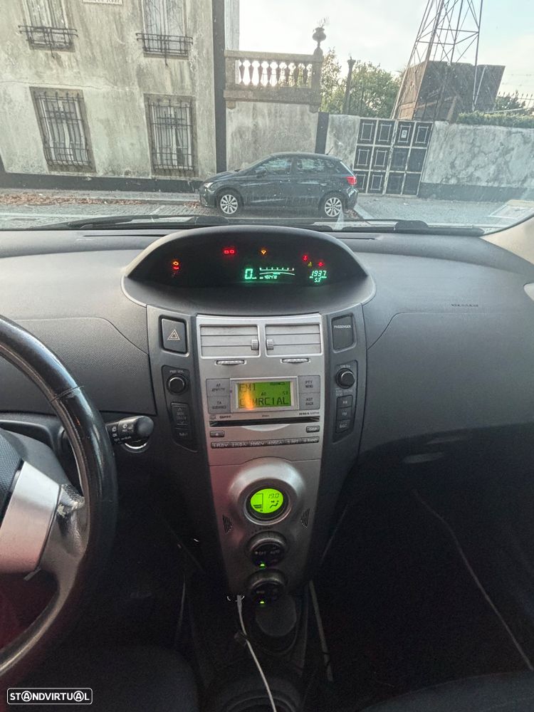 Toyota Yaris 1.4 D-4D VSC - 9