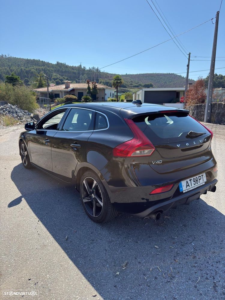 Volvo V40 D2 R Design - 4
