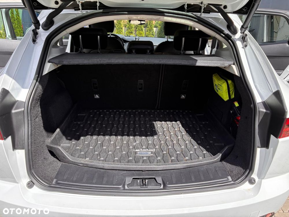 Jaguar E-Pace 2.0 i4D AWD R-Dynamic - 8