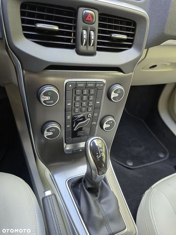 Volvo V40 T4 Kinetic - 13