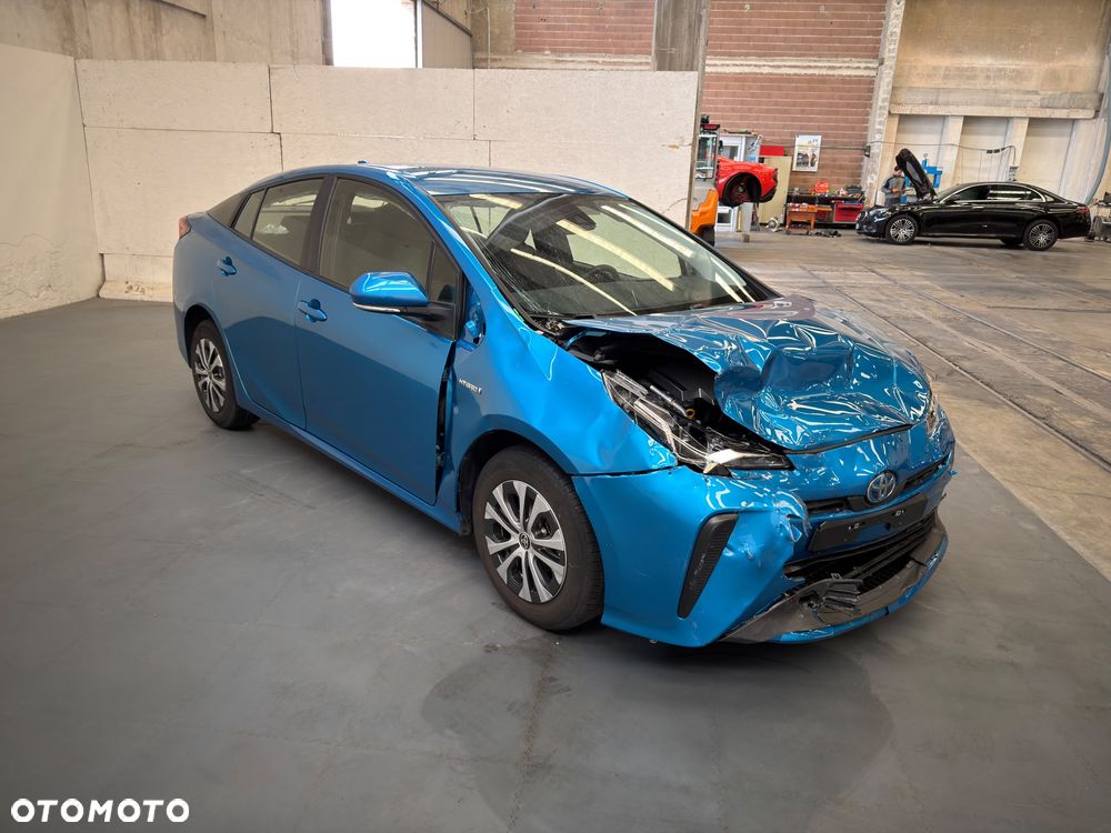 Toyota Prius 2021 photo 2