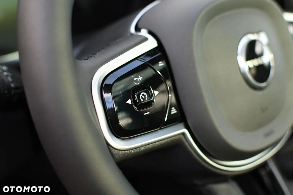 Volvo XC 60 B5 B AWD Plus Black Edition - 22