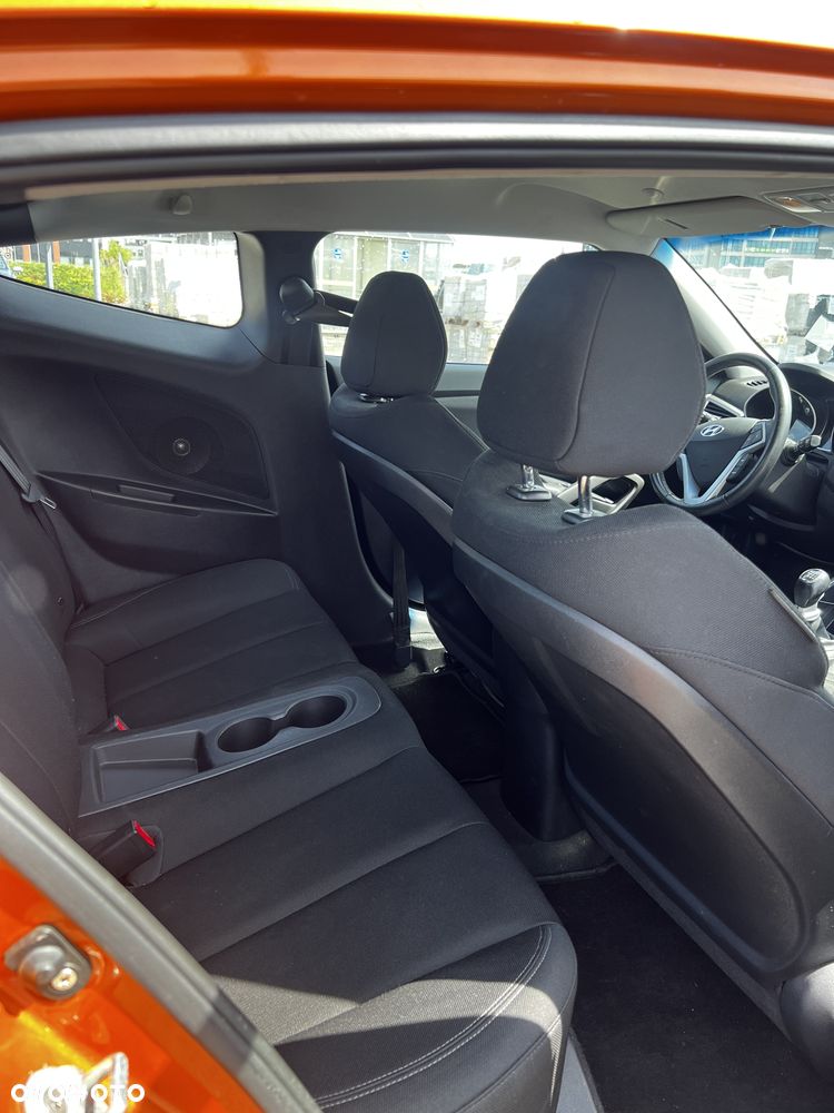 Hyundai Veloster 1.6 GDI Comfort - 23