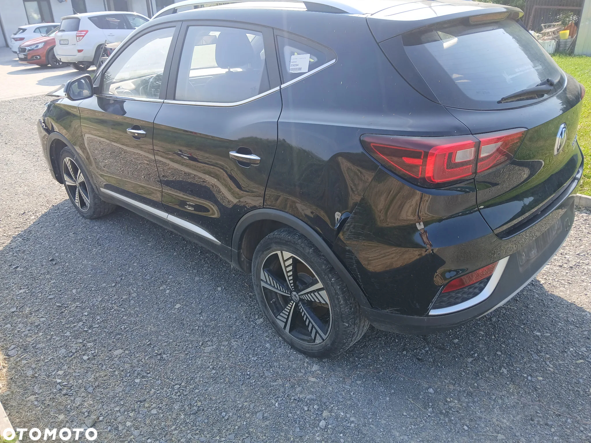 MG ZS - 8