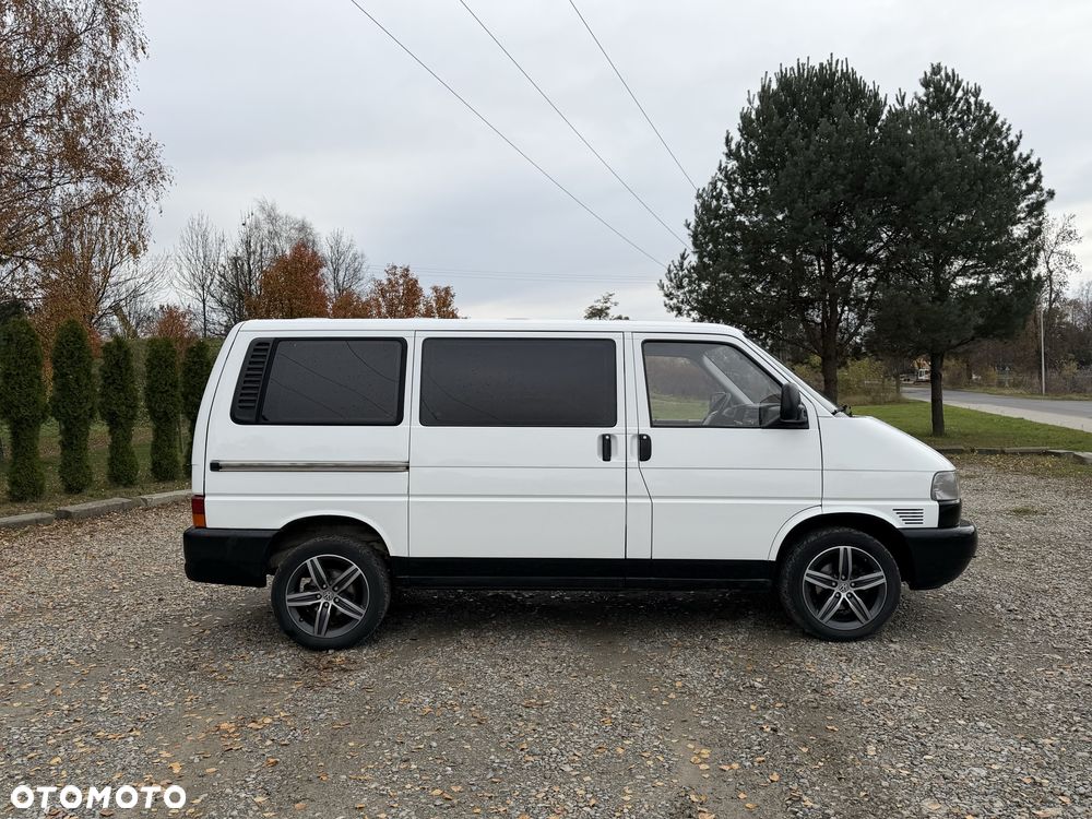 Volkswagen Caravelle - 1