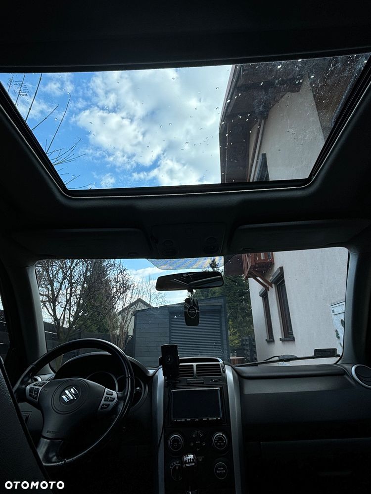 Suzuki Grand Vitara 2.0 De luxe - 23