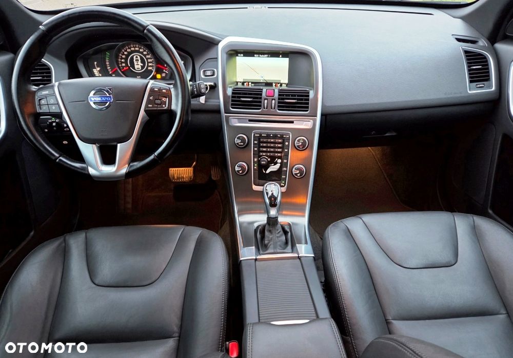 Volvo XC 60 D4 Geartronic Momentum - 32