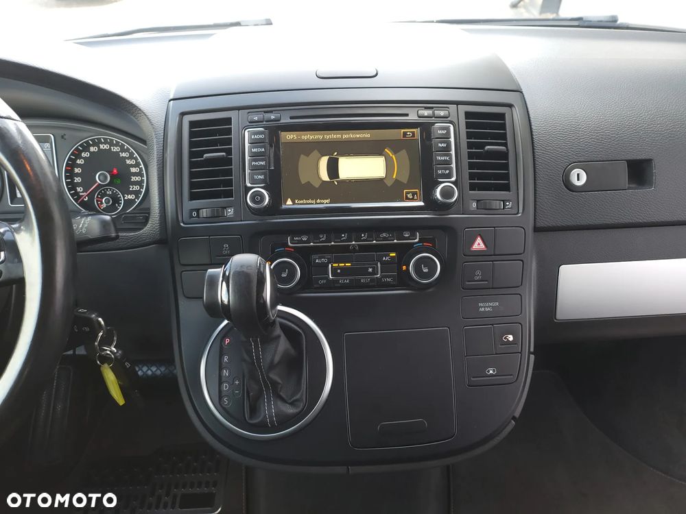 Volkswagen Multivan - 33